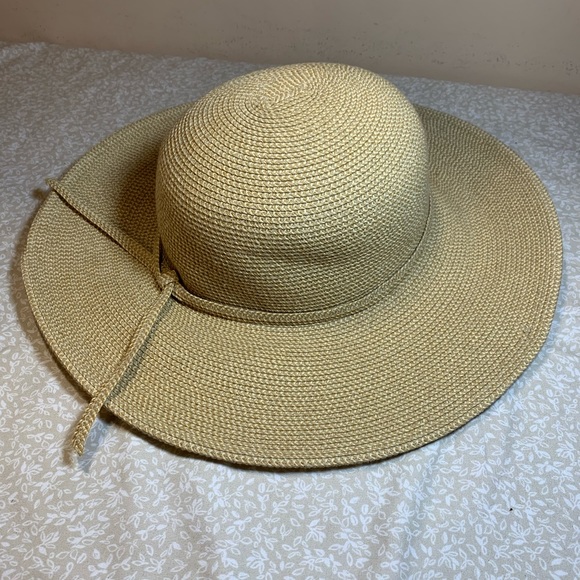 Four women, sun hats, OS.  All in fair/good condition. - Picture 5 of 5